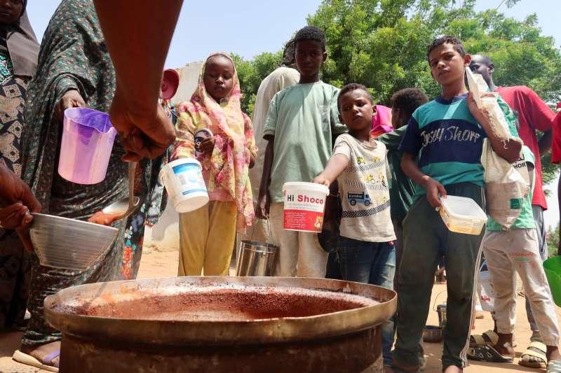 أخبار السودان اليوم.. الحرب بين الجيش السوداني وقوات الدعم السريع  تدخل عامها الثاني