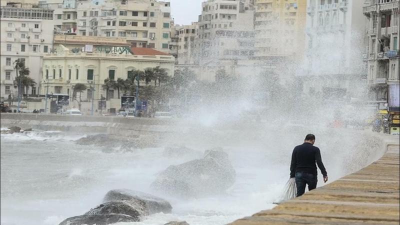 بيان حكومي عاجل  للرد على انحسار مياه البحر في الشواطئ وتعرض البلاد لأعاصير مدمرة